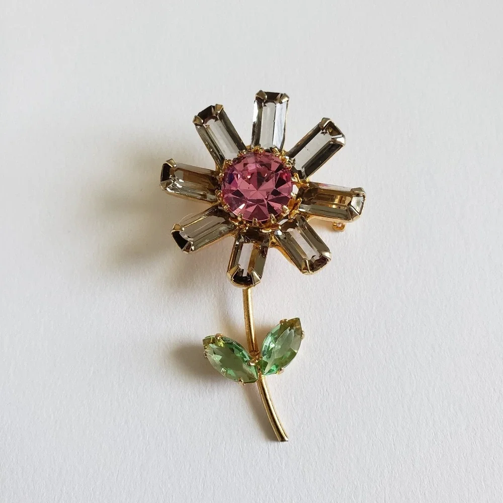 Vintage Pink Daisy Flower Gold Tone Brooch Smoke Rhinestones  Unsigned Mid Cent - Picture 3 of 9